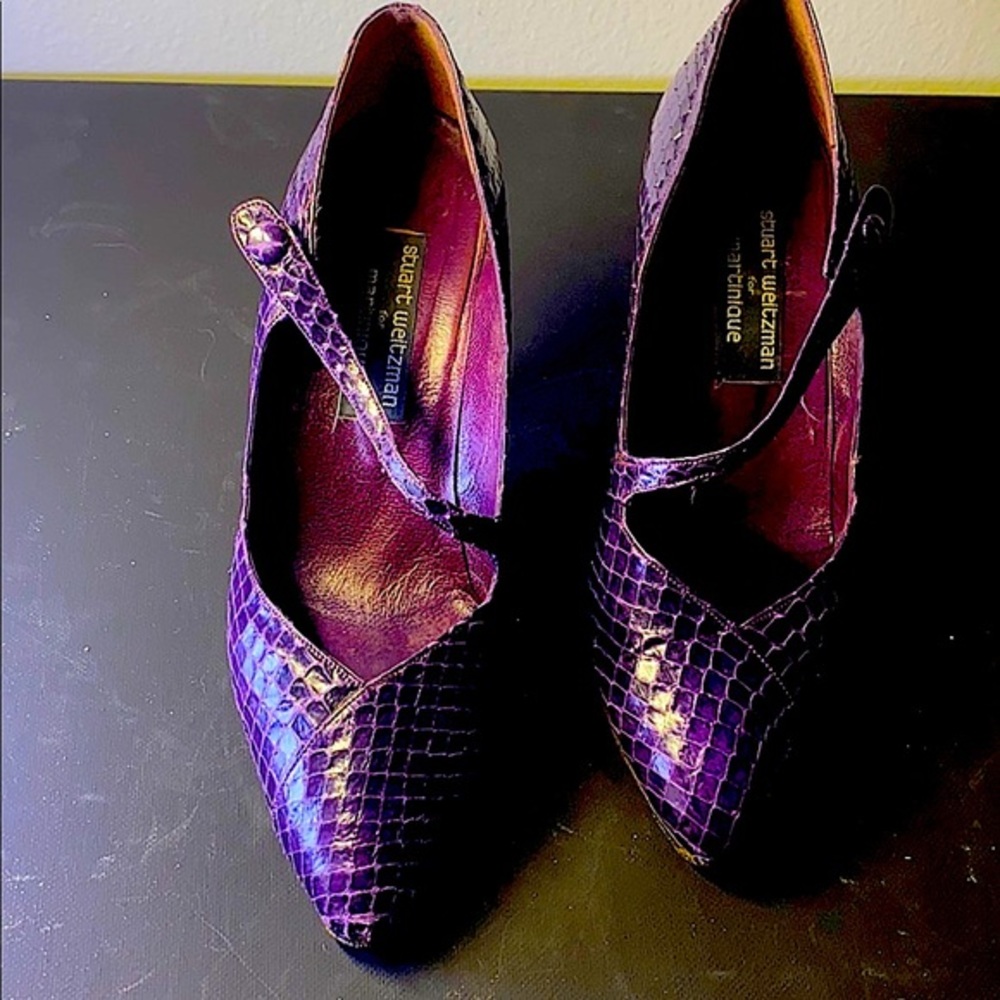 Stuart Weitzman for Martinique pointy toes heels snake skin purple shoes Sz 8.5